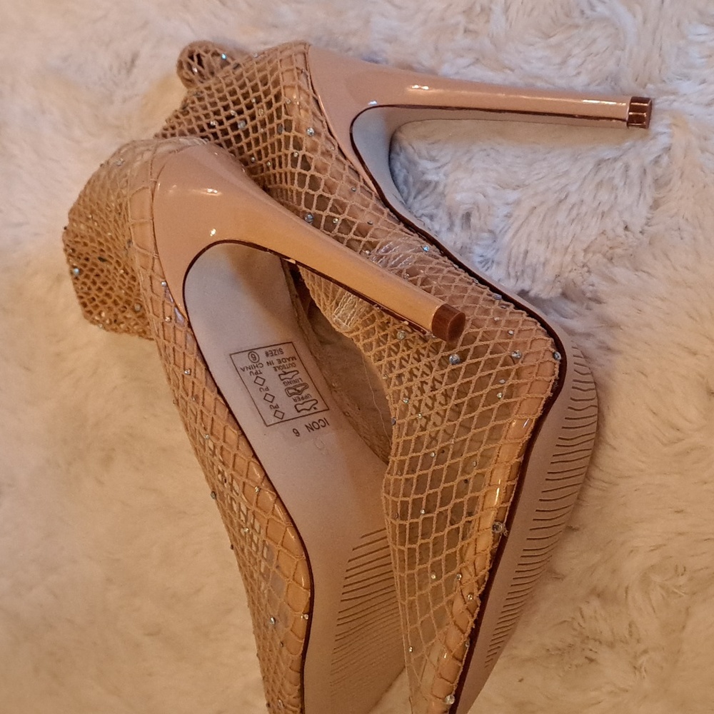 FISHNET HEELS - Picture 2 of 3